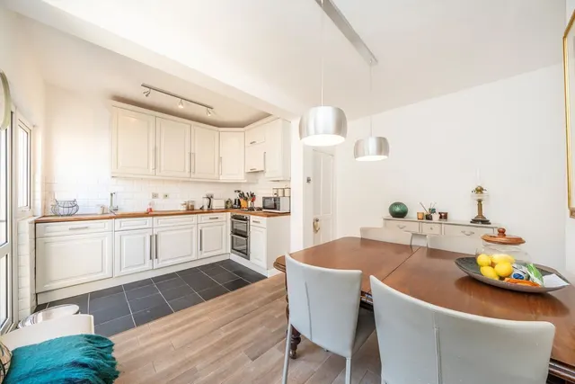 Mereway Road, TW2, photo 3