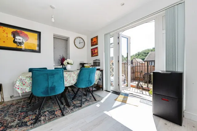 Castle Hill Drive, Ebbsfleet Valley, DA10, photo 3