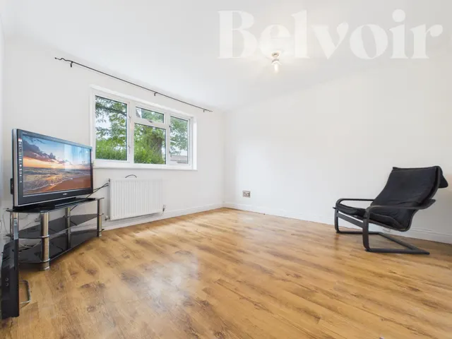 Photo 3 — Rubens Close, Black Dam, Basingstoke, RG21