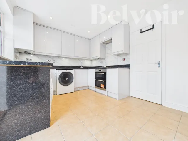 Photo 2 — Rubens Close, Black Dam, Basingstoke, RG21