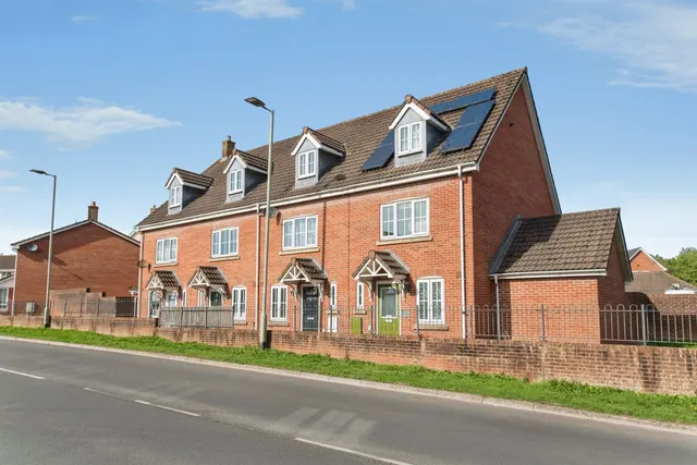 Bramley Close, Tiverton, EX16, photo 1