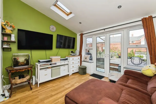 Bramley Close, Tiverton, EX16, photo 3