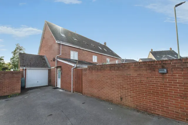 Bramley Close, Tiverton, EX16, photo 2