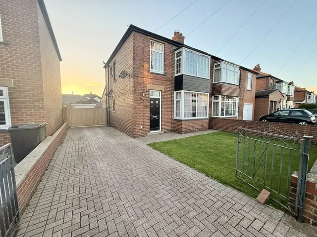 Windermere Road, Dewsbury, WF12, photo 1