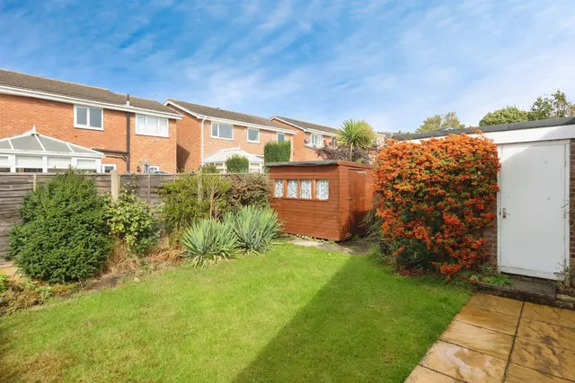 East Dale Close, Hemsworth, WF9, photo 2