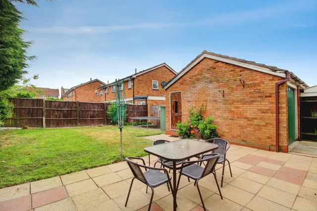 Sunbury Avenue, Lichfield, WS14, photo 2