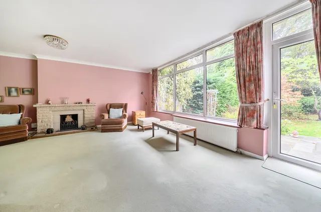Pinewood Gardens, Bagshot, GU19, photo 2