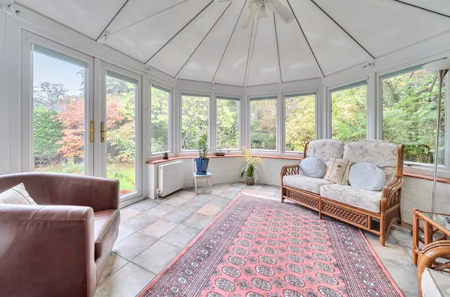 Pinewood Gardens, Bagshot, GU19, photo 3