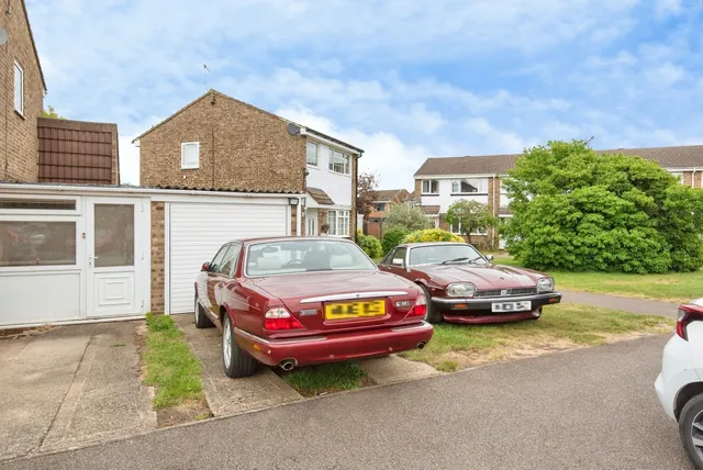 Photo 2 — Saxon Avenue, Stotfold, Hitchin, Bedfordshire, SG5