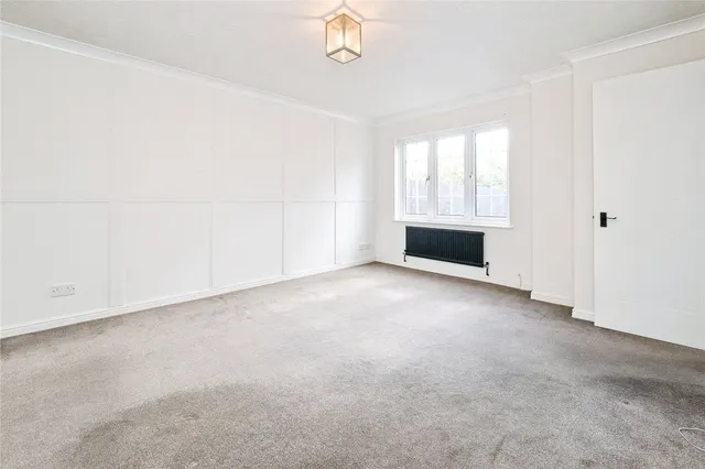 Photo 3 — Beaufort Close, Chafford Hundred, Grays, Essex, RM16