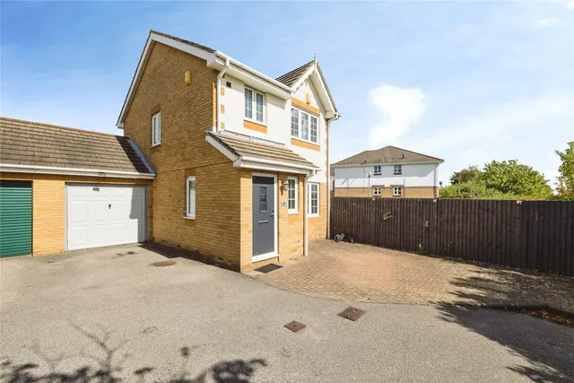 Photo 2 — Beaufort Close, Chafford Hundred, Grays, Essex, RM16