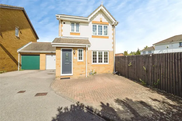 3 bedroom house — Beaufort Close, Chafford Hundred, Grays, Essex, RM16