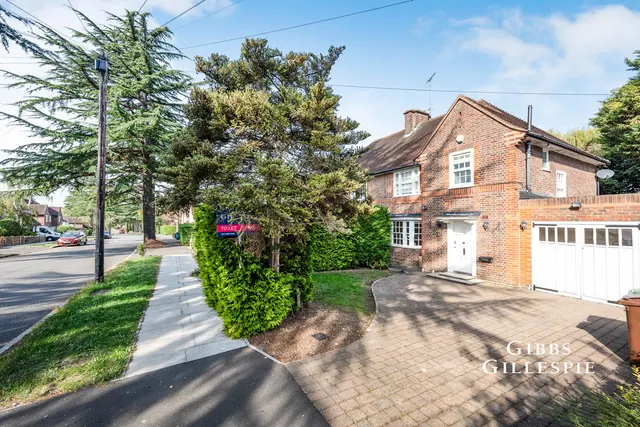 Evelyn Drive, Pinner Fees Apply, HA5, photo 1
