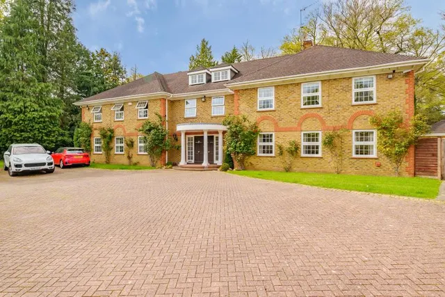 5 bedroom house — Ascot, SL5 7DS