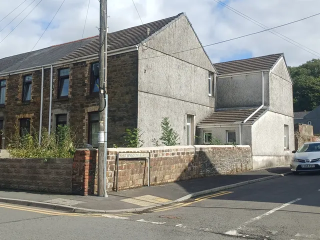 Park Street, Neath, SA11, photo 1