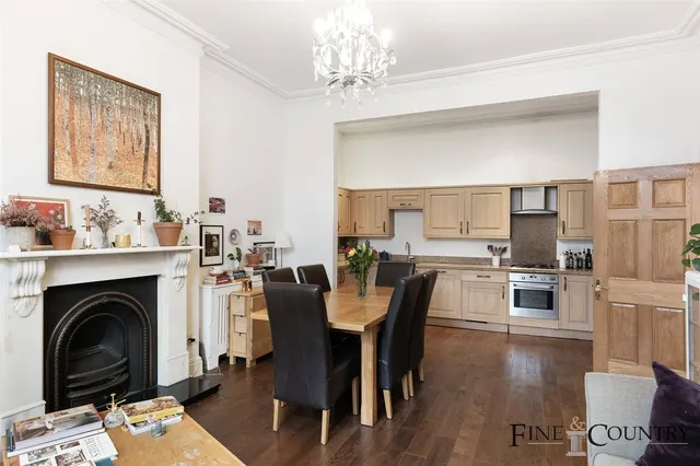 Brondesbury Villas, London, photo 1