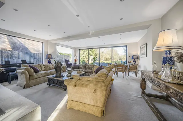 Photo 2 — Barnet Road, Arkley, Hertfordshire, EN5 3JD