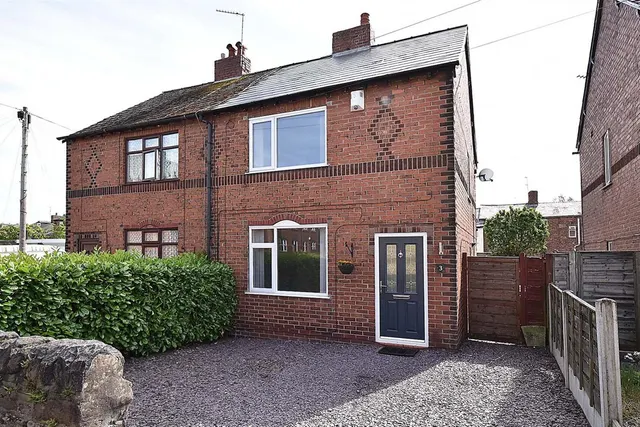 St. Andrews Road, Macclesfield, photo 1