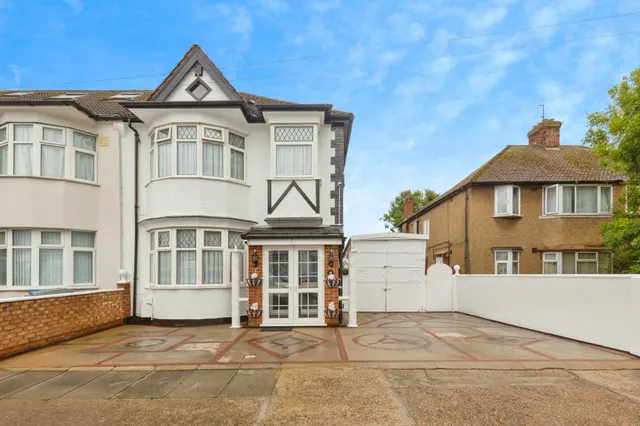 Priory Close, Wembley, HA0, photo 1