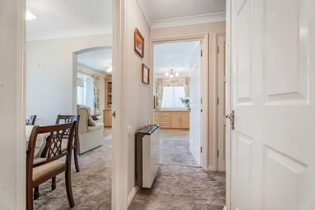 Du Cros Drive, Stanmore, HA7, photo 3