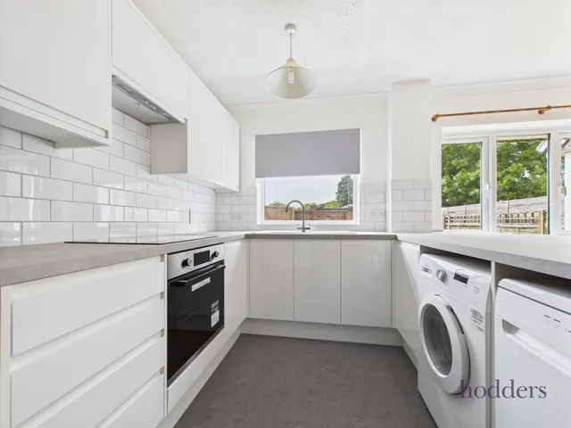 Pippins Court, Ashford, TW15, photo 3