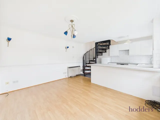 Pippins Court, Ashford, TW15, photo 2