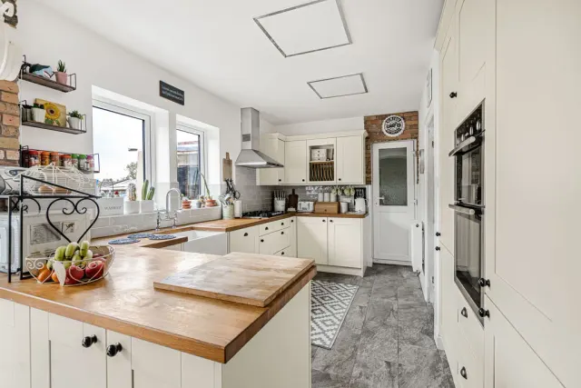 Photo 2 — Newton Road, Bletchley, Milton Keynes, Buckinghamshire, MK3 5DH