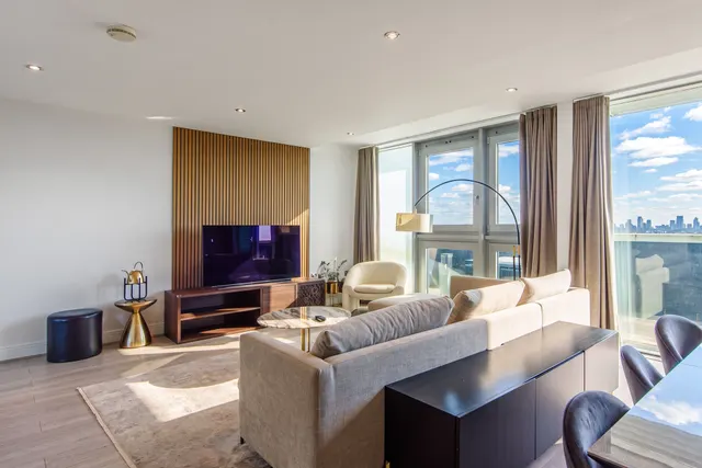 Photo 2 — Flat 1514, 100 Kingsway, London