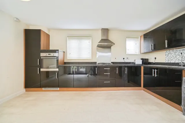 Staincliffe Drive, Keighley, BD22, photo 3