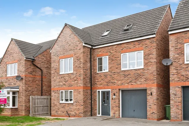 Photo 2 — Carter Drive, Hessle