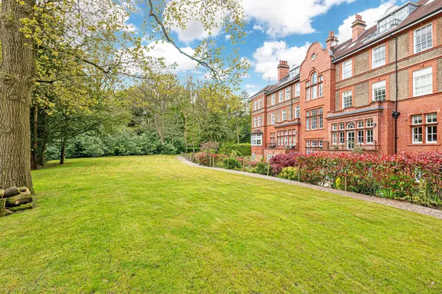 Kingswood Park, Frodsham, photo 1