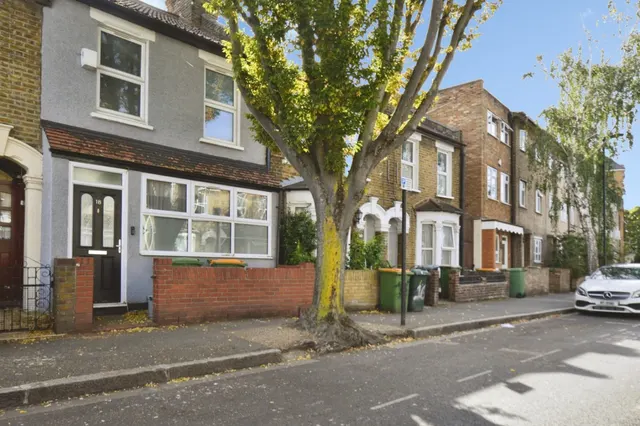 Dundee Road, London, E13, photo 1