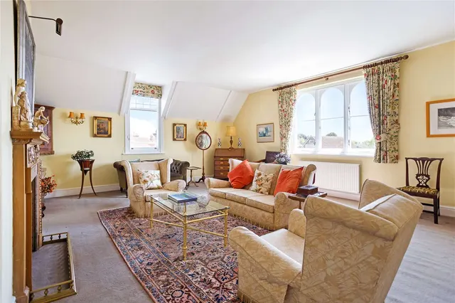 Photo 3 — Swan House, Saddlers Row, Petworth, West Sussex, GU28 0AN