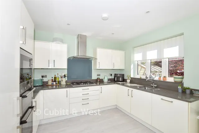 Cranborne Gardens, Crowborough, TN6, photo 3