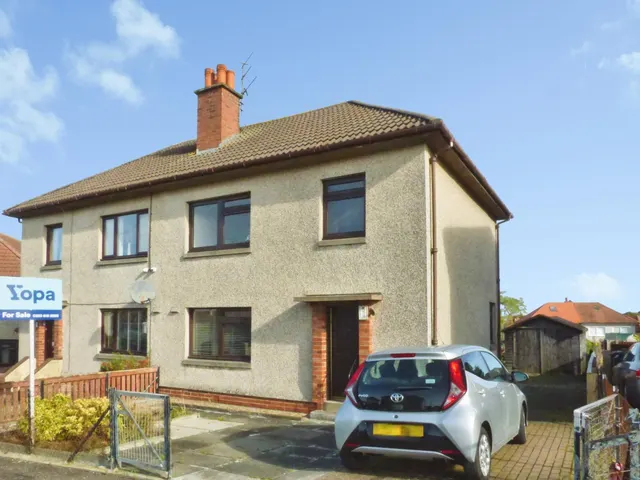 Carden Avenue, Lochgelly, KY5, photo 1