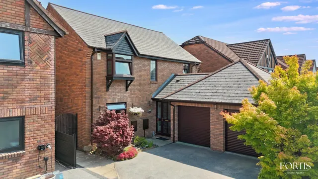 Llantrisant Rise, Cardiff, CF5, photo 1