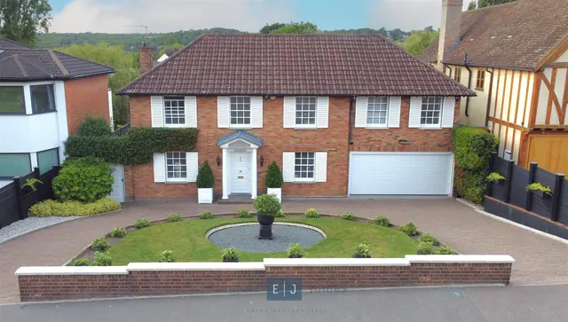 Spareleaze Hill, Loughton, photo 1