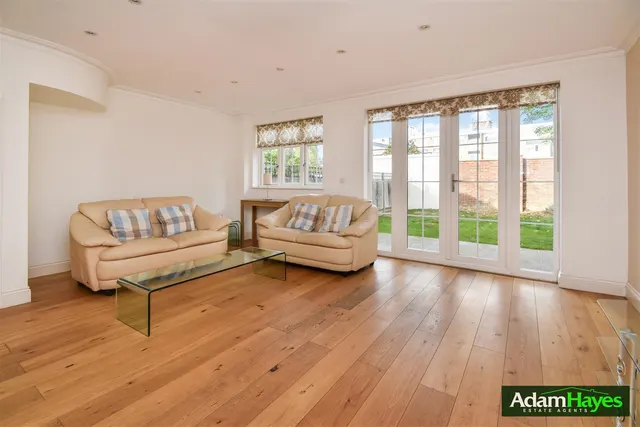 Anastasia Mews, Woodside Park, N12, photo 3