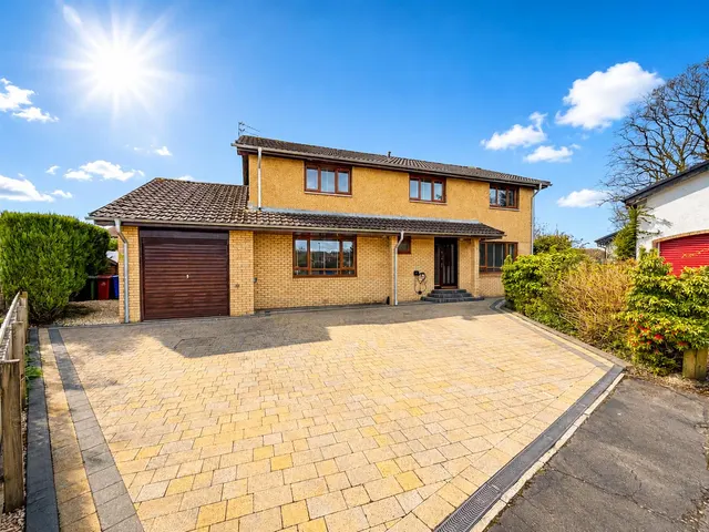Beechwood Court, Strathaven, ML10 6NY, photo 1
