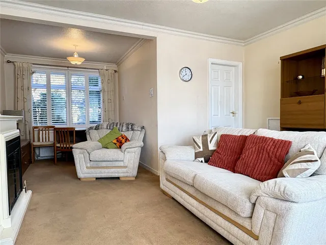 Leslie Avenue, Chadderton, OL9, photo 3