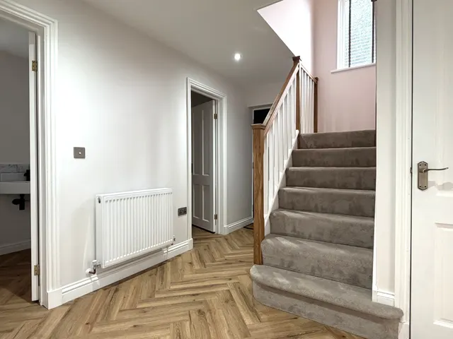 Dean Moor Road, Stockport, SK7, photo 2