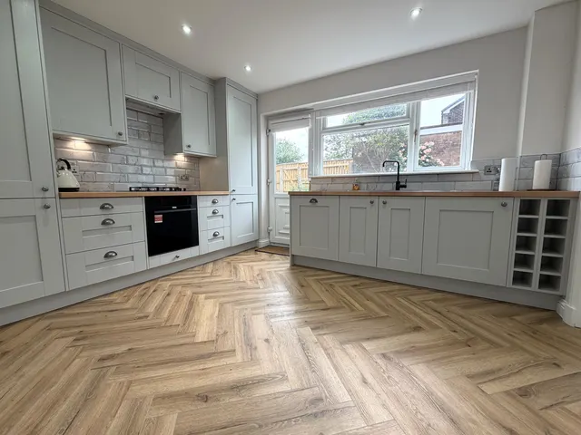 Dean Moor Road, Stockport, SK7, photo 3