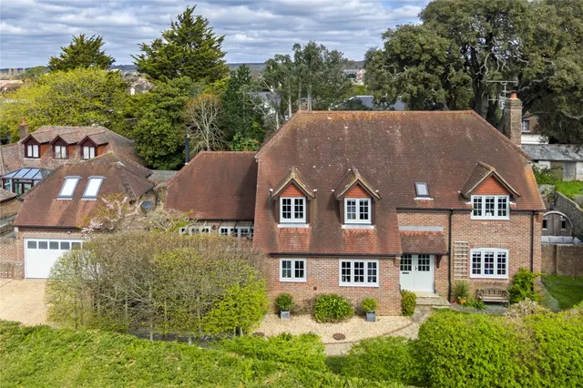 Angmering, BN16, photo 1