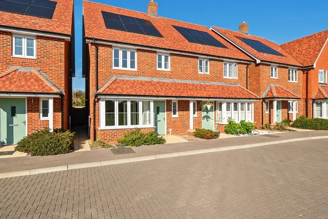 Angmering, BN16, photo 1