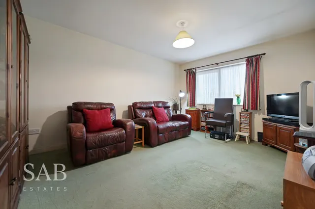 Oldfield Lane North, Greenford, UB6, photo 2