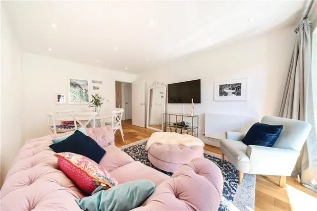 Fairbourne Road, London, SW4, photo 3