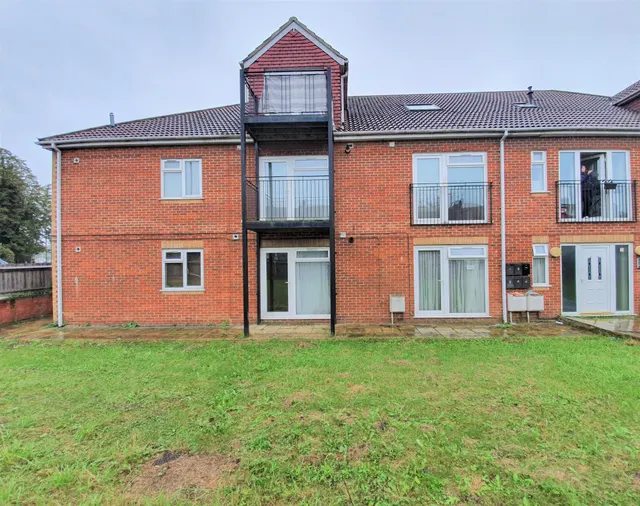 Walton Avenue, Harrow, HA2 8FH, photo 1