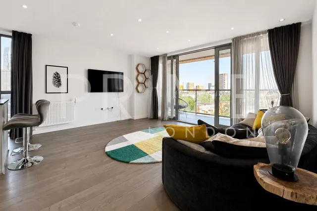 East Ferry Road, Canary Wharf, E14, photo 1
