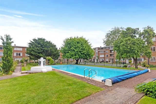 Bridge Road, East Molesey, KT8 9HN, photo 1