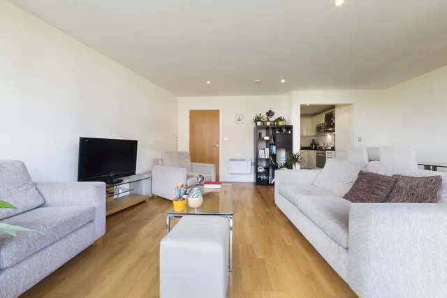 Drayton Park, photo 3